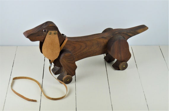 dachshund pull toy