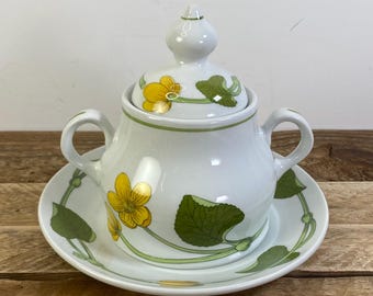 Figgjo Norway BEKKEBLOM Sugar Bowl with Lid + Saucer,  Rolf Frøyland Designer, Pale Gray with Yellow Marigold Flower Green Stem Leaves