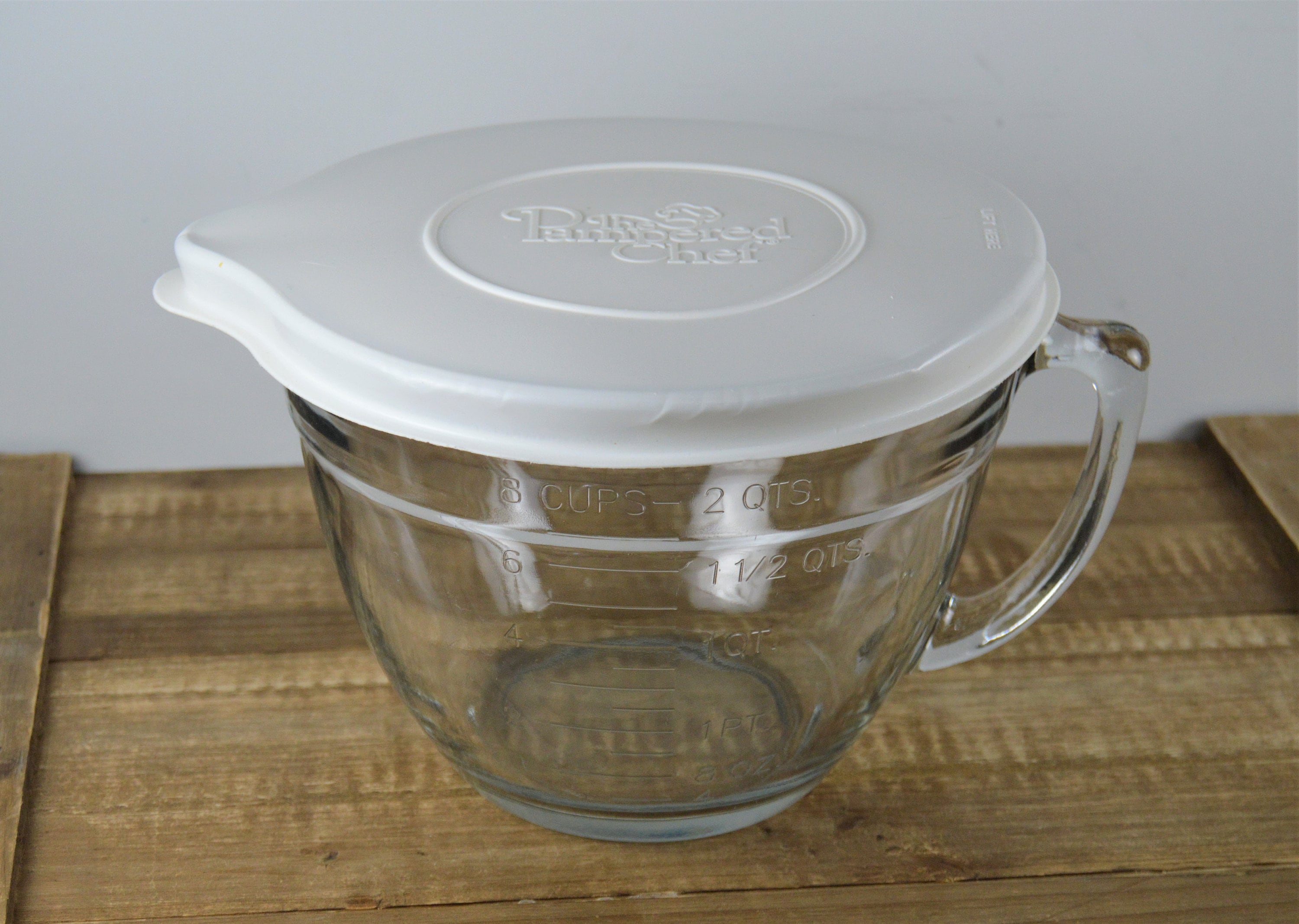 The Pampered Chef 4 Cup 1 Qt. Glass Measuring Cup Batter Bowl With Lid 1  Litre