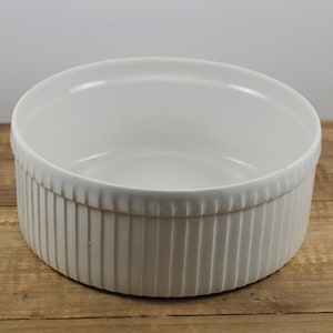 Set of 2 Pillivuyt 1.75-2 Quart Pleated Souffle Bakers, White Porcelain, Porcelaines A Feu Mehun, Pillivuyt France 703 S.E., 8&quot;