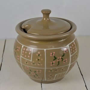 Hartstone USA Honey Pot with Lid, Mocha Brown, Raised Hand Painted White Pink Green Blocks, Notched Lid, 4.25&quot;, Early Signature