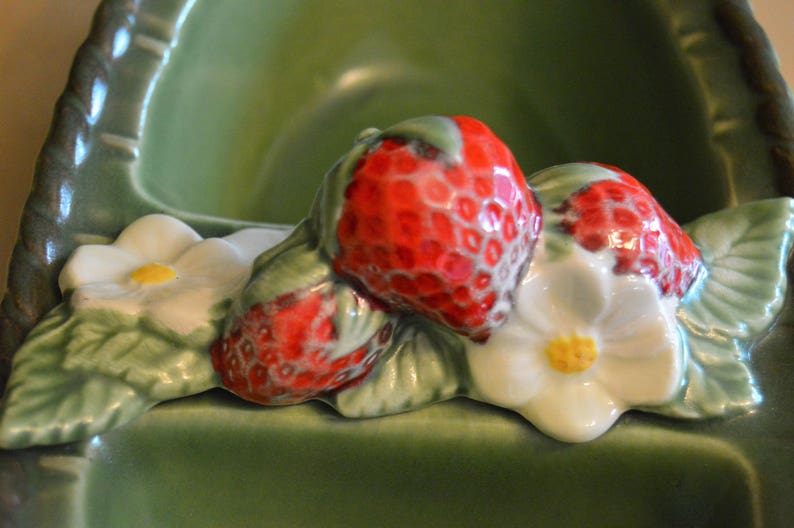 Condiments California Strawberry Green Basket Divided Bowl Vintage Metlox Poppytrail 2-Part Relish Dish