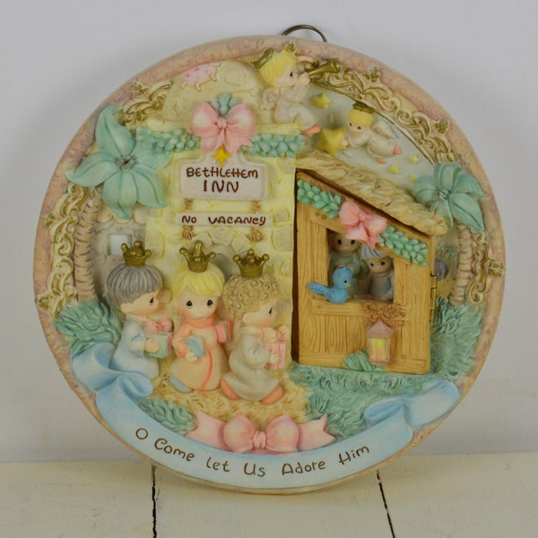 Precious Moments Nativity Wall Plate with Hinged Stable Door 6.5", Bethlehem Inn, Wise Men Mary Joseph Jesus, Pastels