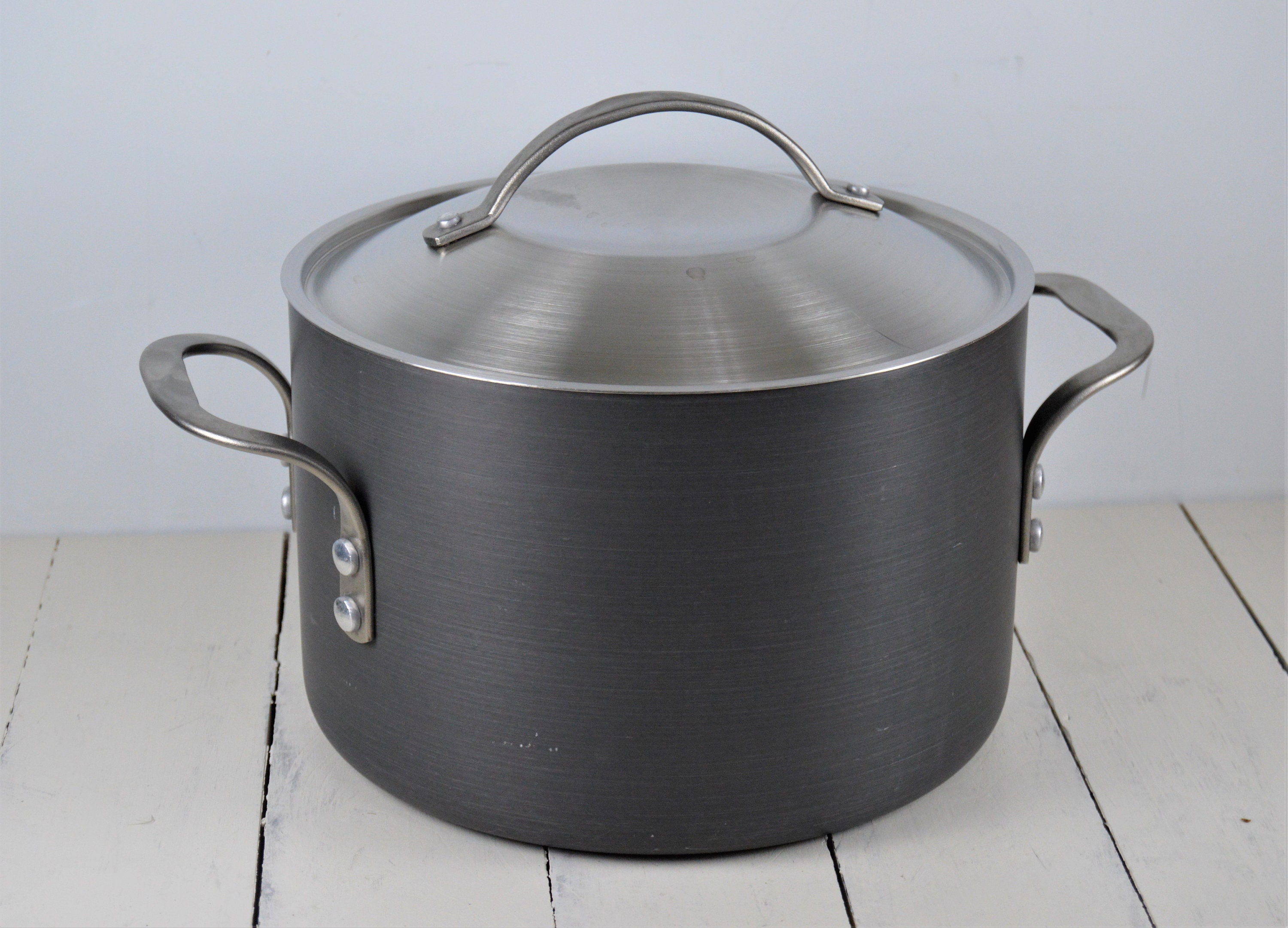 CALPHALON 5 QT. CAST IRON ENAMELED DUTCH OVEN W SELF BASTING LID - YELLOW