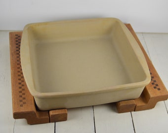 The Pampered Chef 9.5" Square Baker + Expandable Wood Trivet, Beige Stoneware, Family Heritage Collection, Baking Casserole Dish