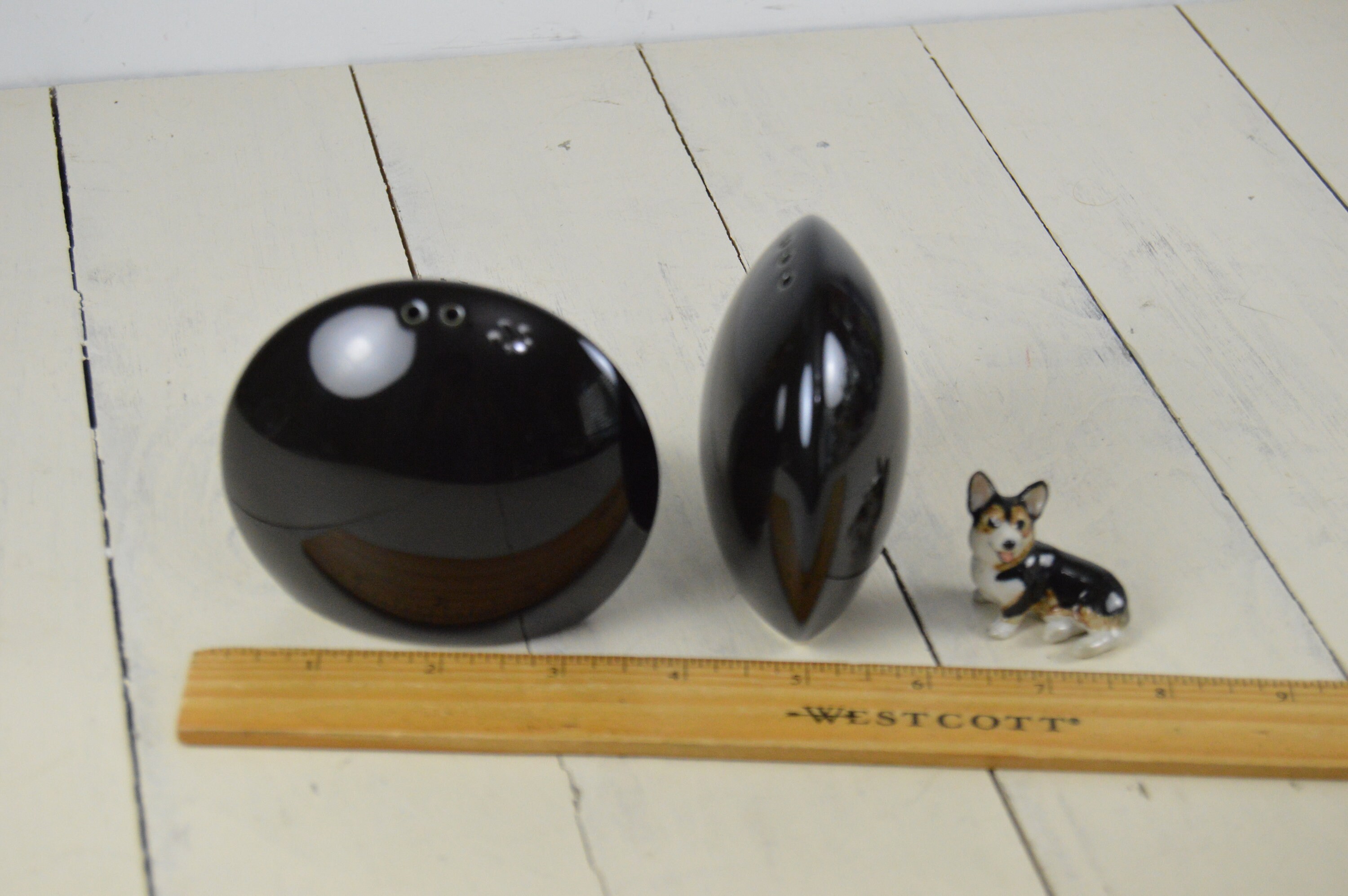 Round Flat Narrow Disc 3.25 Shiny Glossy Black 2/3 Holes Mikasa SIMPLICITY BLACK Salt and Pepper Shaker Set Round Flat Narrow Disc 3.25 Shiny Glossy Black 2/3 Holes Mikasa SIMPLICITY BLACK Salt and Pepper Shaker Set