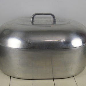  Wagner Ware Sidney O Magnalite 4267 Large Covered Turkey  Roaster Roasting Baking Pan with Lid: Home & Kitchen