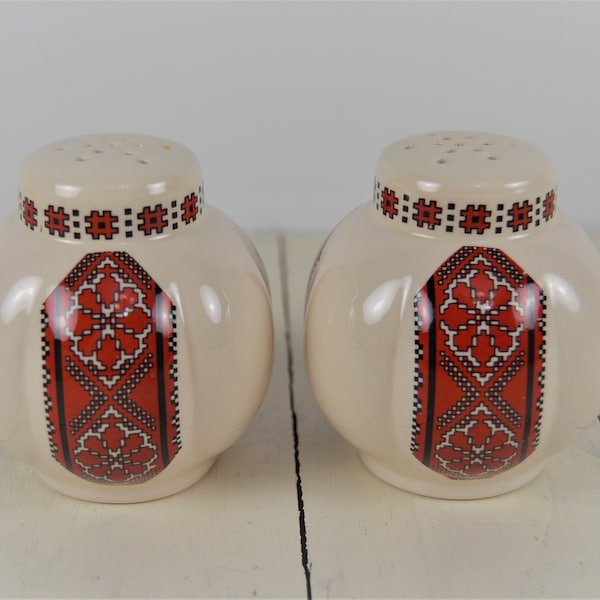 Edelstein Bavaria Maria Theresia Salt and Pepper Shaker Set, 3.25", Ivory with Red and Black Needlepoint Rug Design, #, Germany