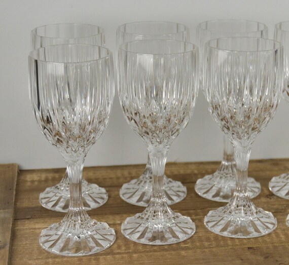 5 glasses of wine in a bottle Clear Plastic Wine Glasses 2 Piece 5.5 oz 40 Count