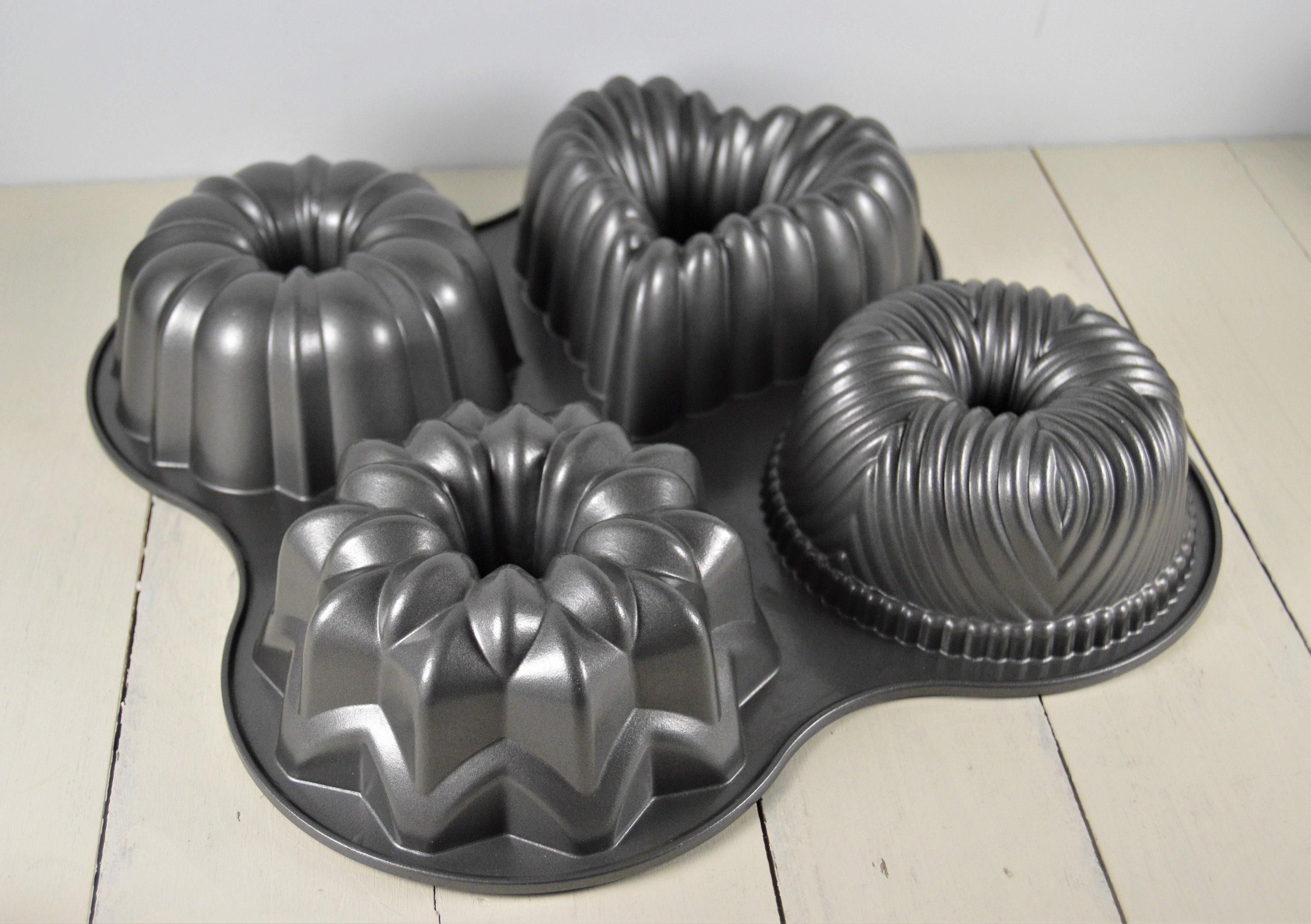 Nordic Ware Multi Mini Bundt Pan 6 Cups Heavy Cast Aluminium