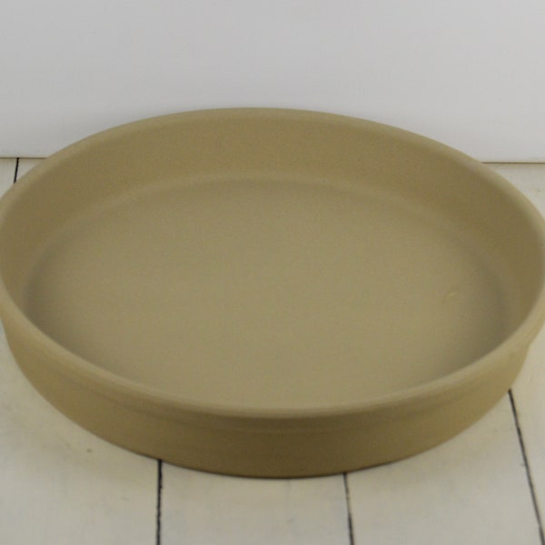 The Pampered Chef 11" Round Baking Pan, Deep Dish Pizza, Beige Stoneware, Cobbler Baker, Family Heritage Collection