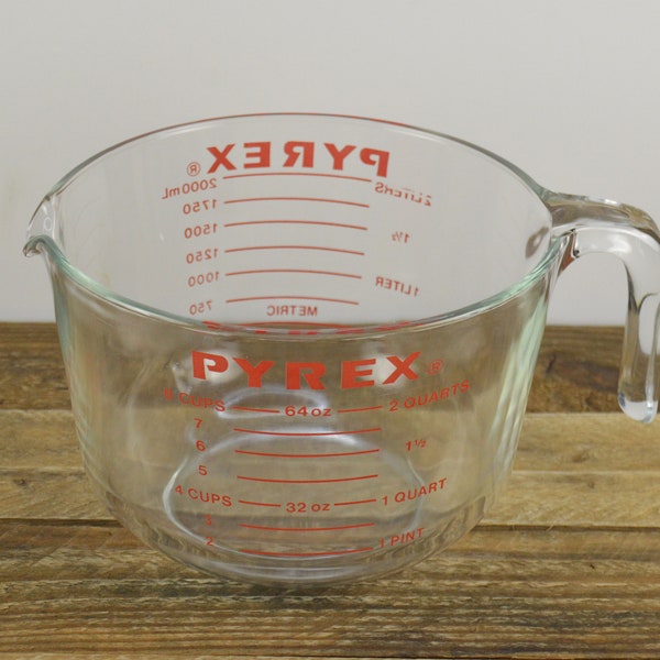 Vintage Pyrex 564 8 Cup/2 Quart/64 oz Glass Measuring Cup with Red Lines, Corning NY USA