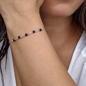 Pulseira de pedra de nascimento de setembro Pulseira de safira Pulseira de tornozelo de ouro Pulseira de pedra preciosa e inicial Delicada tornozeleira de safira Presente de 5º aniversário