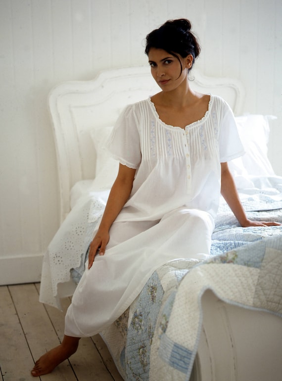 Ladies white cotton lawn nightdress 