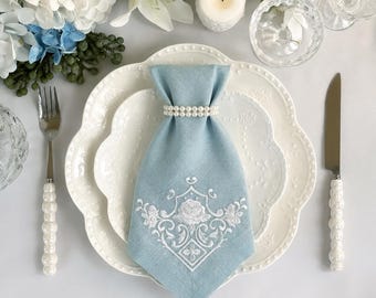 Personalized Linen Napkin with White Embroidery – Romantic Wedding Napkin, Embroidered Cloth Napkin, Something Blue Table Decor, Bridal Show