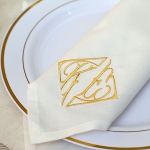 Elegant Monogram Embroidered Dinner Napkins - Home Linens - Personalized Gift - Custom cloth Napkins - Embroider letters