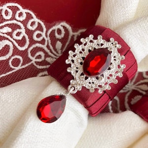 Burgundy Crystal Napkin Rings for Festive Dining Table - Elegant Table Decor - Luxury Napkin Holder
