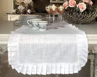 Rufsig linnebordslöpare: Rustikt bröllop, Cottagecore-dekor