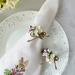 Anelli per tovaglioli di Pasqua - Porta tovaglioli floreale in juta per decorazioni da tavola primaverili - Decorazioni rustiche per matrimoni