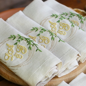 Set von personalisierten Leinenservietten, individuell bestickten Monogramm Servietten, Stoffservietten, umweltfreundliches personalisiertes Geschenk