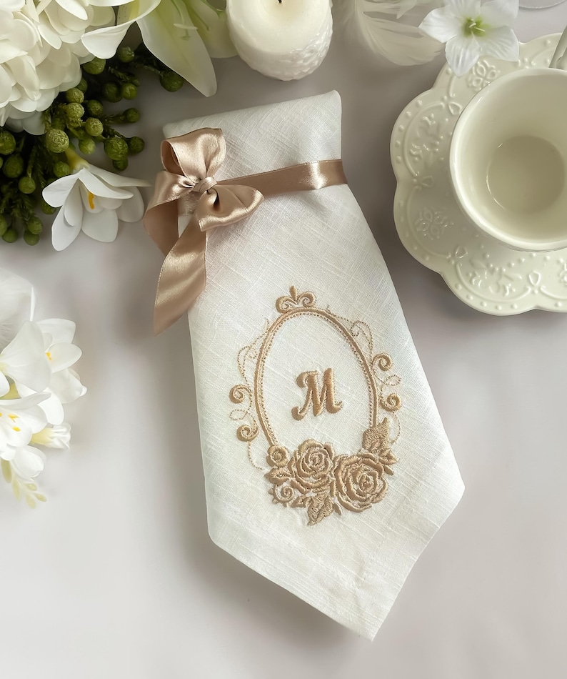 Servilletas de lino personalizadas con monograma, servilletas de boda bordadas, servilletas de tela para cena, servilletas con iniciales personalizadas, decoración elegante para la mesa. imagen 11
