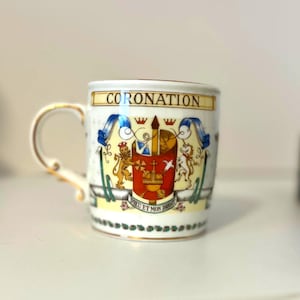 Queen Elizabeth, Coronation at Westminster Abbey, Commemorative mug by Foley ,Bone China,England,Vintage Maximalism