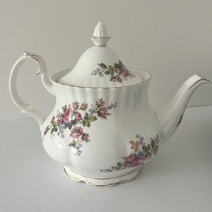 Royal Albert Moss Rose Teekanne: Vintage Fine Bone China, Goldrand