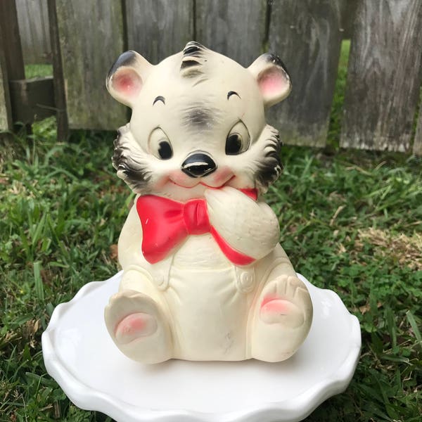 Ashland Rubber Co. Squeak / Squeaker / Squeaky Toy Bear des années 1950 avec Red Bow