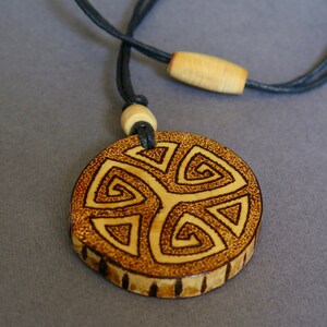 necklace pendant pendant boxwood chokerwood, pyrograph engraving, celtic, symbol, triskel, triskellion