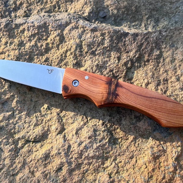 Phénix Juniper, artisanal pocket folding knife, one-piece handle, light, 100% French handcrafted