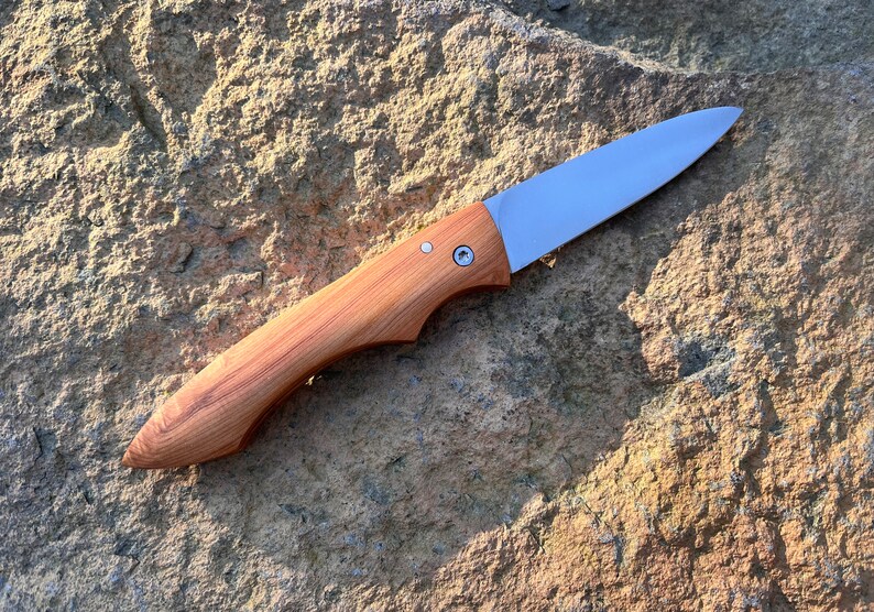 Phénix Juniper, artisanal pocket folding knife, one-piece handle, light, 100% French handcrafted image 2