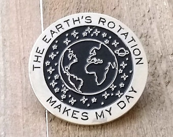 Alfiler de esmalte científico, La rotación de la Tierra me alegra el día, Alfiler espacial, Alfiler de solapa científico, Alfiler de sombrero