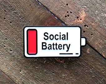 Introvert emaljnål - Social Battery kavajnål - introverta kavajnålar - rolig hattnål - coola emaljnålar - söta kavajnålar - hattnålar