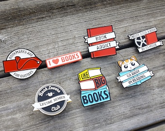 Juego de 7 pines esmaltados con forma de libro - Juego de prendedores de libro - Pin de lectura - Pines esmaltados con forma de libro - Pines de solapa con temática de libros - Pines de lectura
