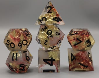 Dados de resina transparente con remolino de humo rojo y lámina dorada, dados TTRPG de oro sangre, dados de Dungeons and Dragons, dados de fantasía gótica, regalo de Critical Role