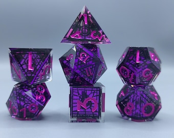 Neon Noir Cathedral Resin Würfelset, Dunkelviolette gotische Buntglas-D&D-Würfel, Handgefertigte geometrische Polyeder-RPG-Würfel, TTRPG-Würfel