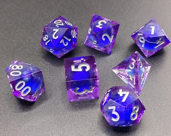 Juego de dados Liquid Core con diseño gótico de cielo estrellado oscuro para juegos de magia, magnífico juego de dados de Dungeons & Dragons para regalar, ¡que ruedan de maravilla!