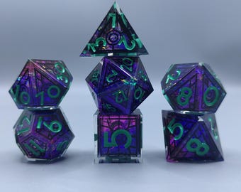 Juego de dados de resina Midnight Fae Window, dados geométricos Purple Nebula para D&D, dados poliédricos góticos de vidrieras para juegos de rol, dados arcanos hechos a mano para juegos de rol de mesa.