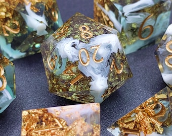 Smaragdgrünes Würfelset aus Kunstharz mit Goldfolie für Dungeons & Dragons, grüne Edelstein-Rollenspielwürfel, Würfel mit Blattgold für Dungeons & Dragons, Fantasy-Tabletop-Würfel