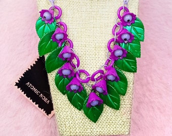 Necklace with purple flowers and leaves-Bakelite Fakelite 50s style- Miriam Haskell inspired