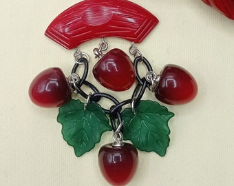 Trunk brooch with hanging cherries-Bakelite inspired in Fakelite-Carmen Miranda style-Rockabilly cherries-50s Vintage style-