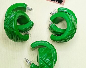 Big gree carved hoop earrings-Resin earrings- Bakelite-inspired- Fakelite-Rockabilly earrings lit