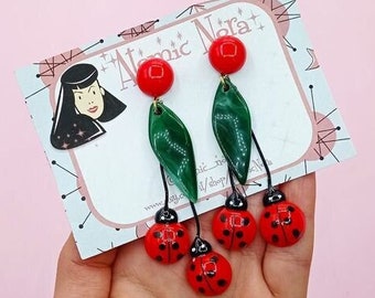 Dangling ladybug earrings-Vintage ladybug-fakelite-Vintage inspiration from the 50s/60s-Vintage Spring style