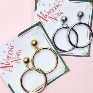 Orecchini a goccia posteriore a leva vintage in oro giallo 14k con pietra corallina - Italia