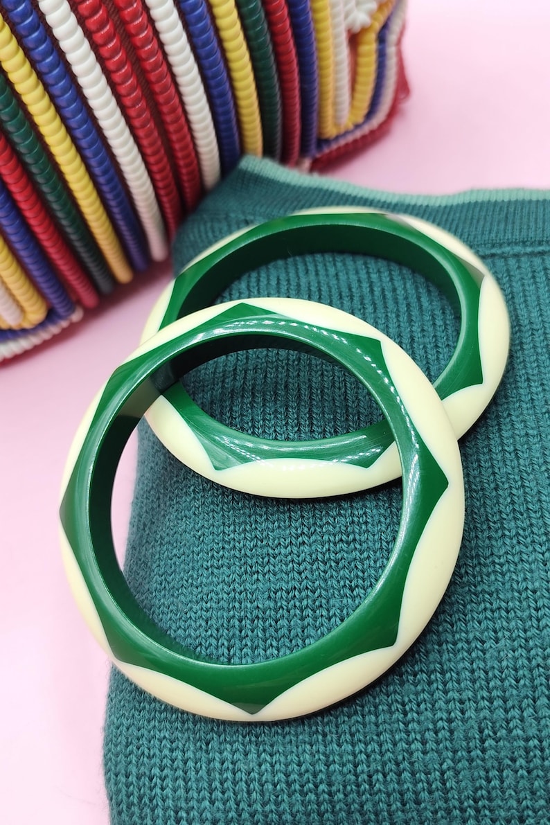 Green and Beige Geometric Bangle–1940s 1950s Bakelite style in Fakelite– Rockabilly Style-Glamorous handmade craftsmanship image 17
