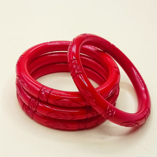 Bakelite inspired red carved bangle-50s Vintage Inspired-Fakelite,Resin Bangles-Rockabilly bangle