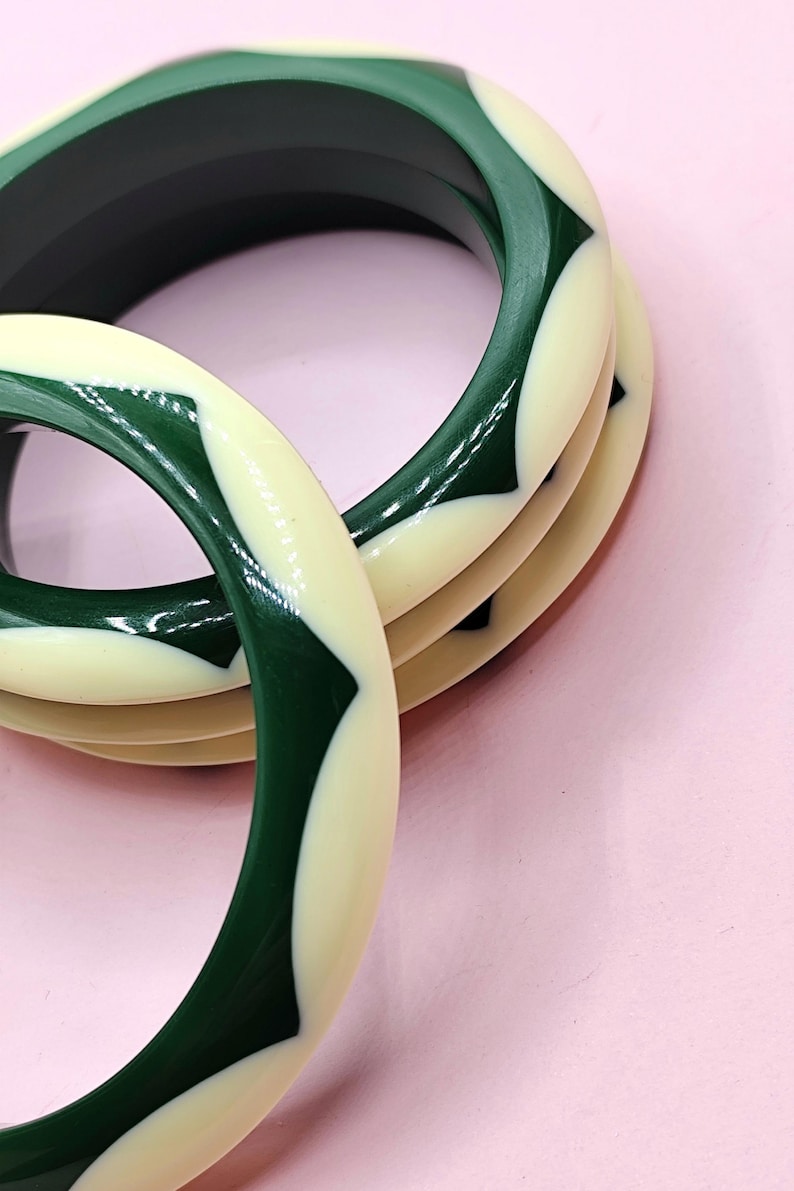 Green and Beige Geometric Bangle–1940s 1950s Bakelite style in Fakelite– Rockabilly Style-Glamorous handmade craftsmanship image 12