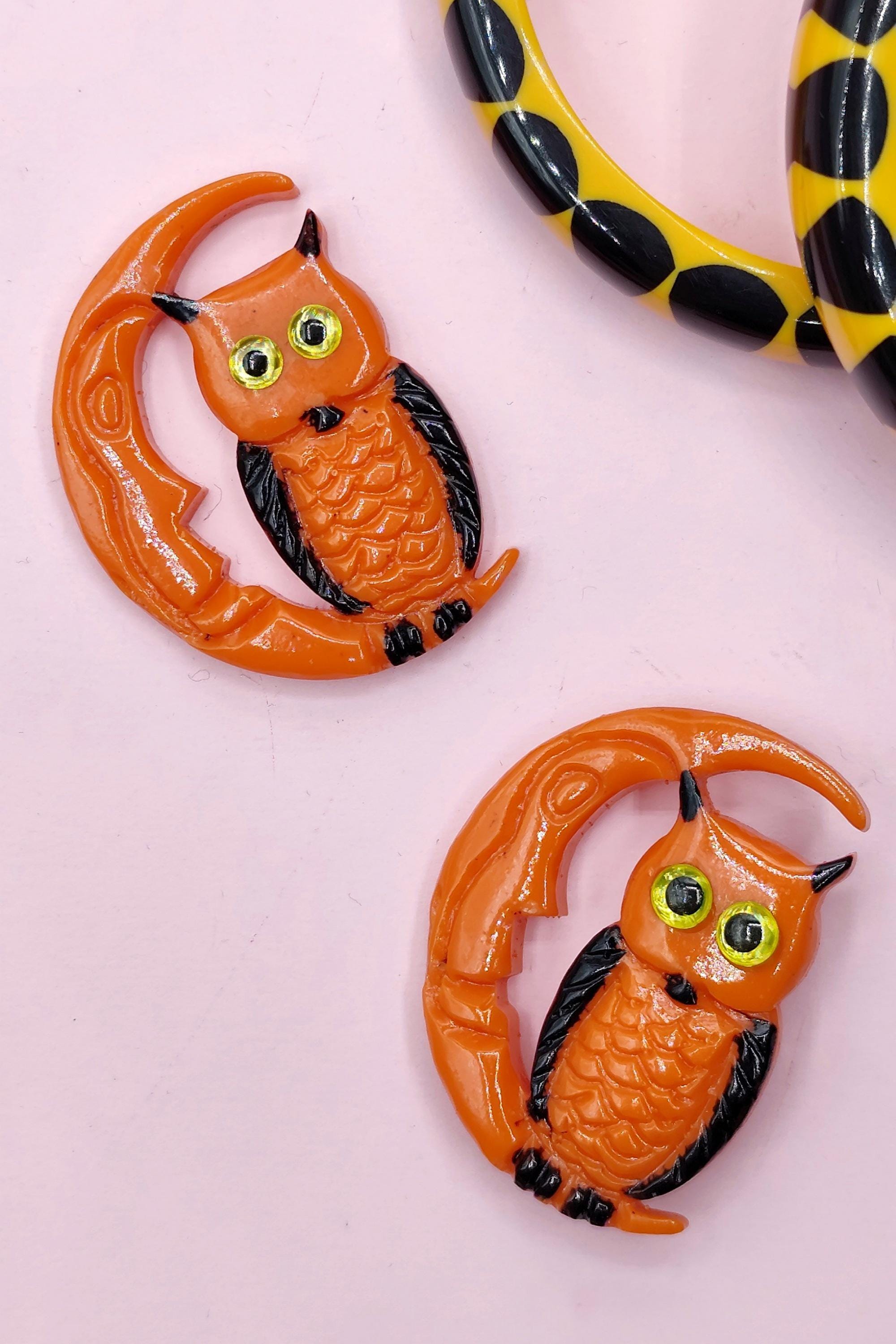 EMERALD, ONYX AND DIAMOND PIN (SPILLA CON SMERALDI, ONICE E DIAMANTI) CARTIER Je - Foto 5