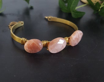 Women's bracelet, golden jonc, natural stone, handmade jewelry