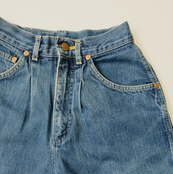 Vintage size 23” Lee mom Jeans , 80’s mom jeans, r